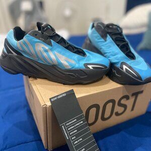 NEW!! Adidas Yeezy Boost 700 MNVN "Blue Tint" - Authentic (Worn once)